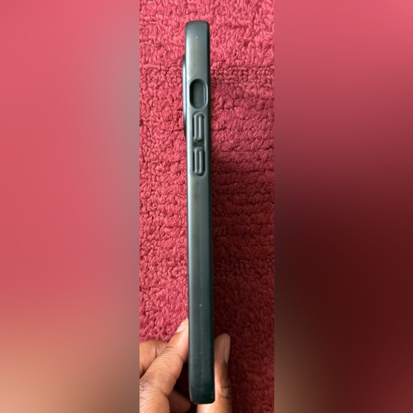 Used Spigen Thin Fit Case iPhone 13/12 Pro Max Black - Picture 2 of 6